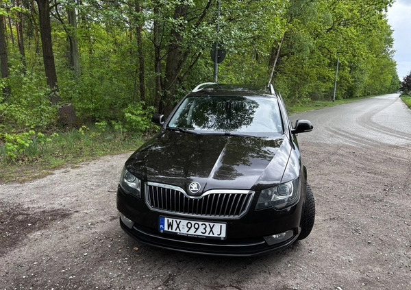 Skoda Superb cena 59000 przebieg: 300000, rok produkcji 2014 z Warszawa małe 277